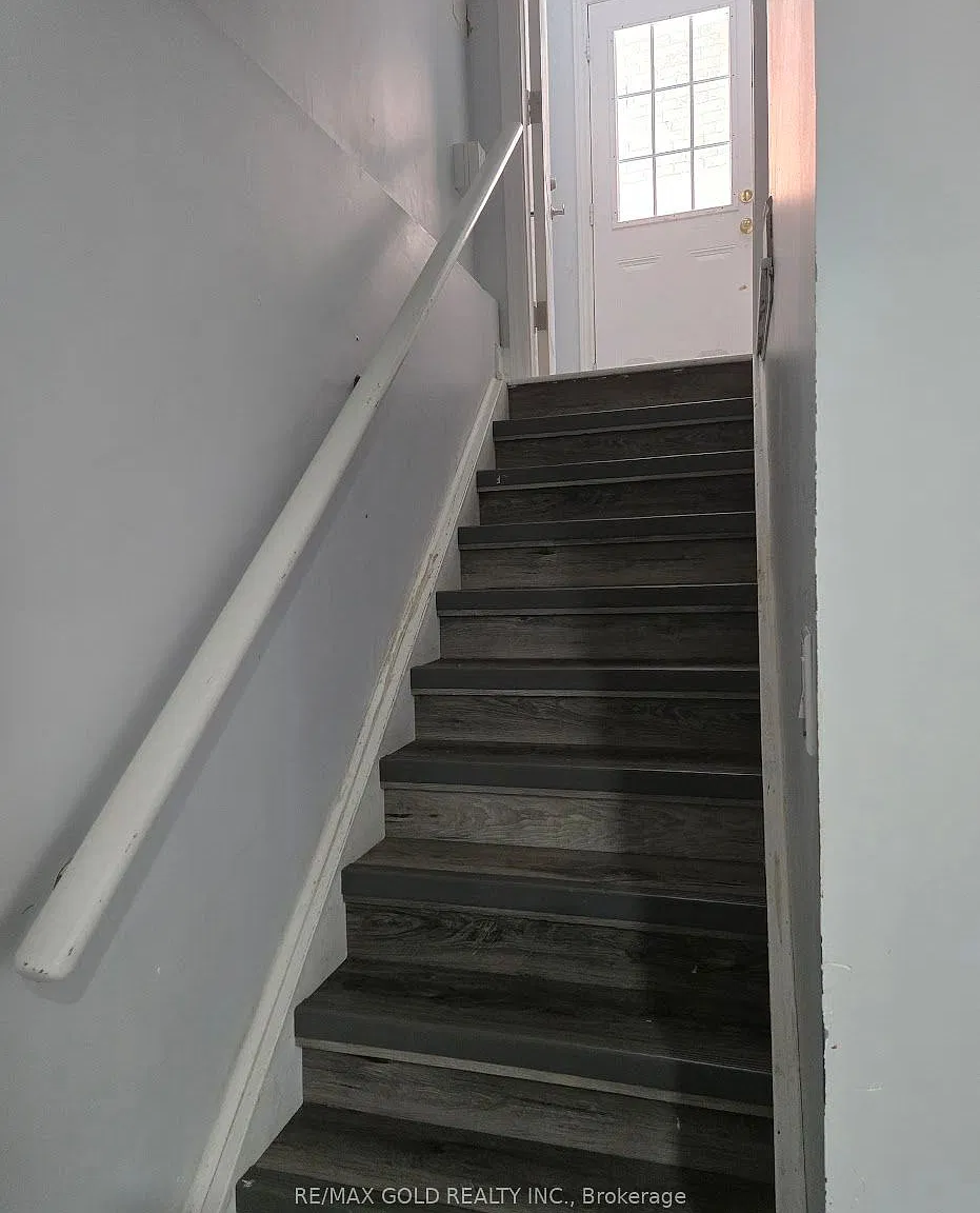2 bed, $1,900 — Photo 4
