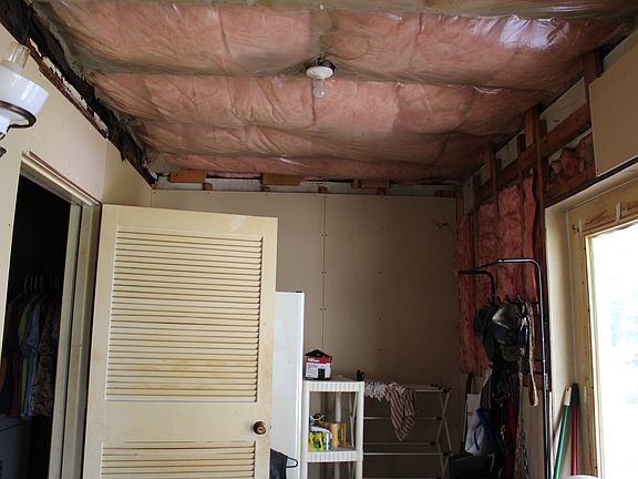 33rd image of 304 S Maple St