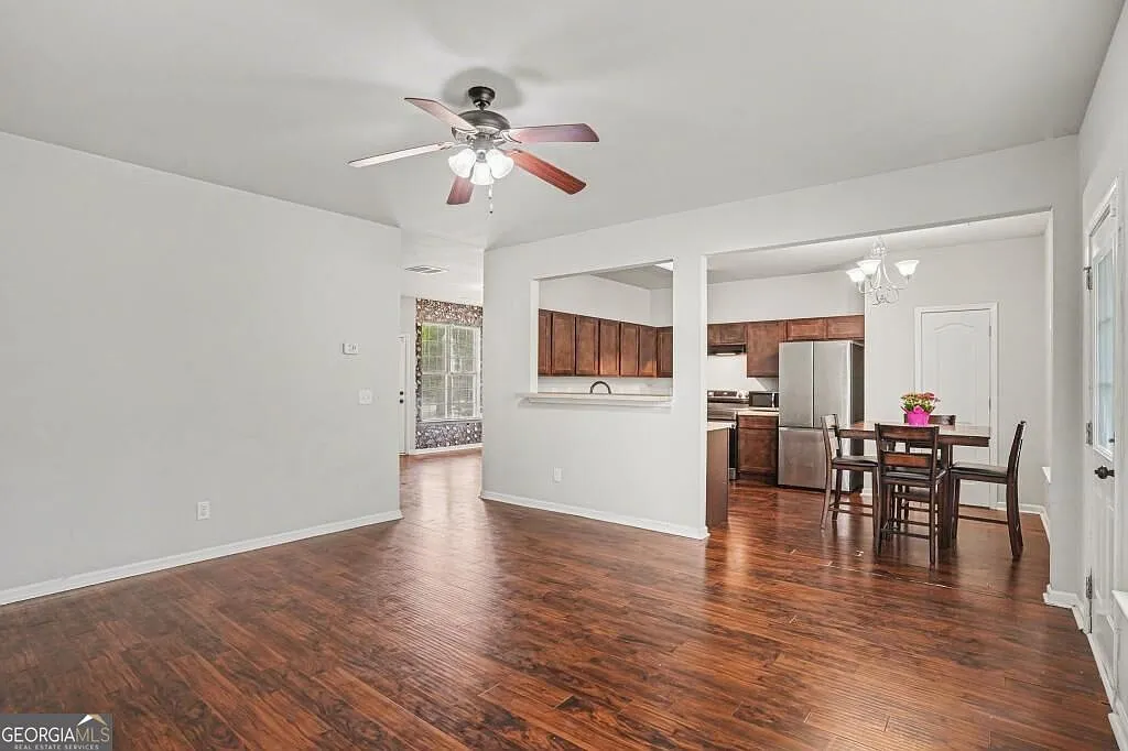 4 bed, 2.5 bath, $2,375 — Photo 3