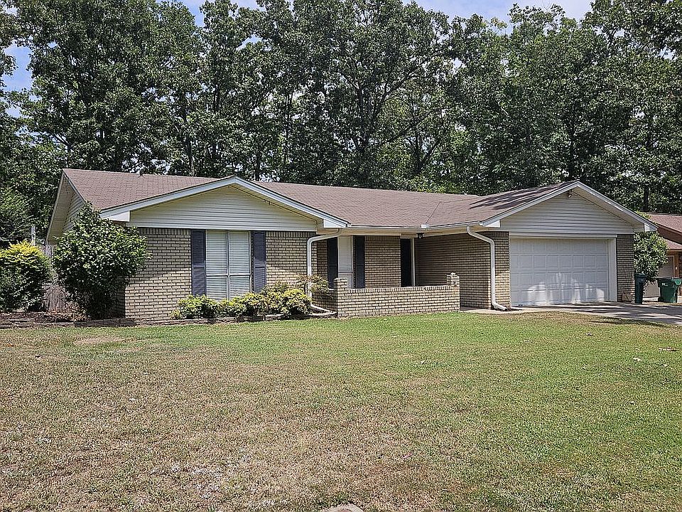 1st image of 6 Patrick Henry Dr