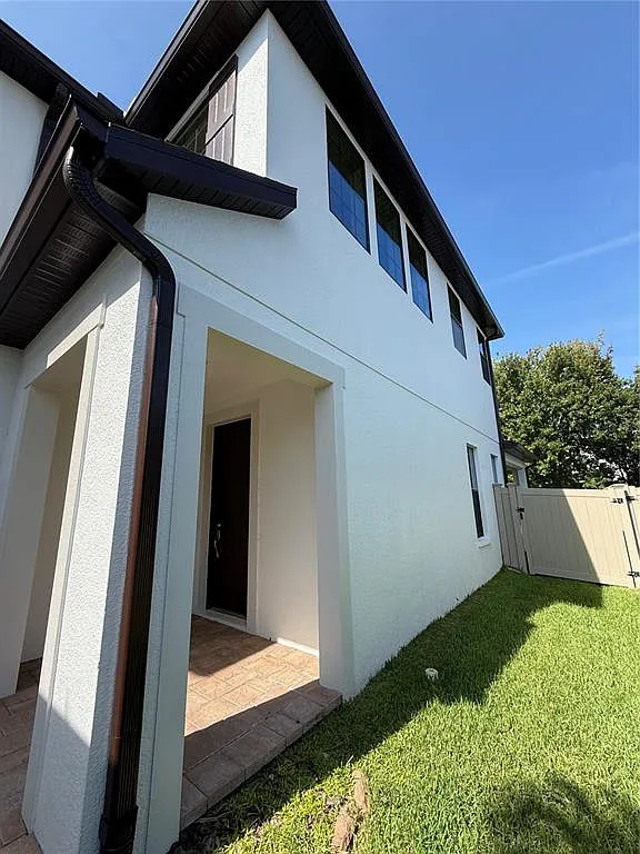 4 bed, 3.0 bath, 2379 sqft, $3,300 — Photo 3
