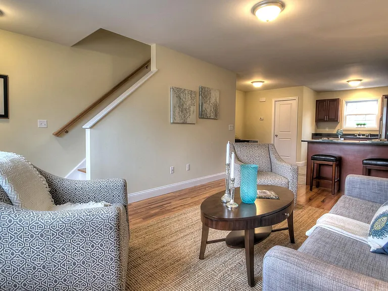 229 W Main St — Photo 5