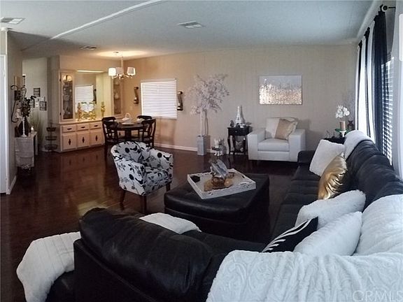 3rd image of 989 San Gorgonio Way