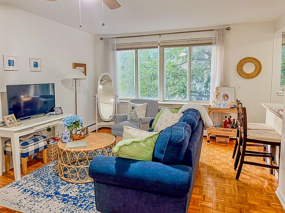 3rd image of 539 W Stratford Pl APT 402