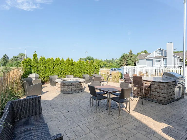 The Glen Luxury Townhomes — Photo 8