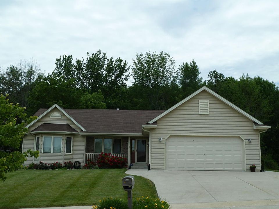 1st image of 334 Emerald Hills Dr