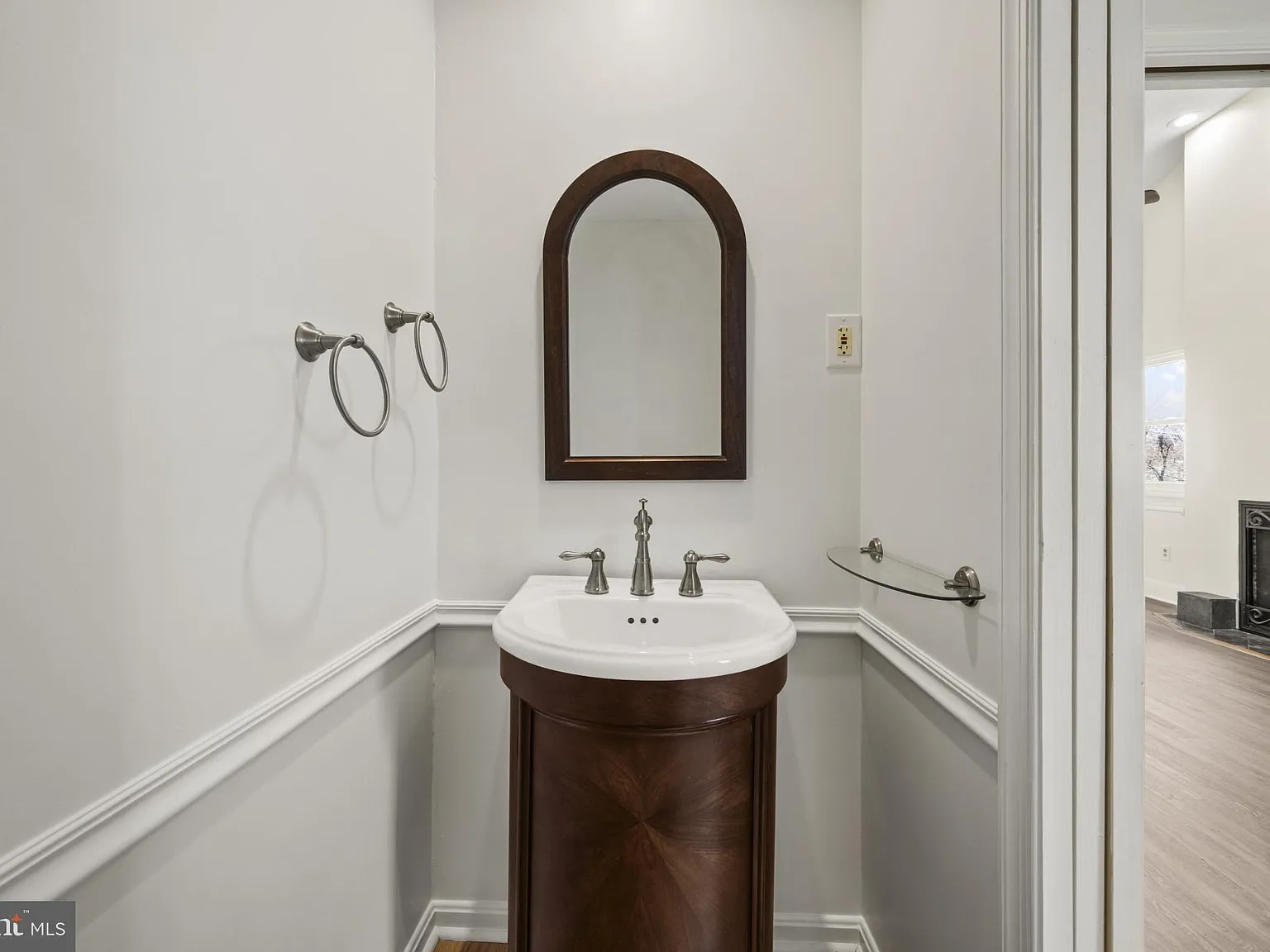 3 bed, 1.5 bath, 1976 sqft, $1,995 — Photo 3