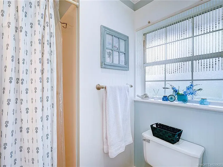 1446 Wyn Cove Dr — Photo 43