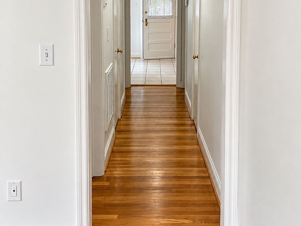 1st image of 2424 Longview Ave SW #1