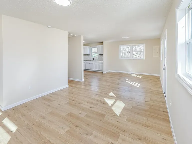 211 Rhode Island Cir — Photo 4