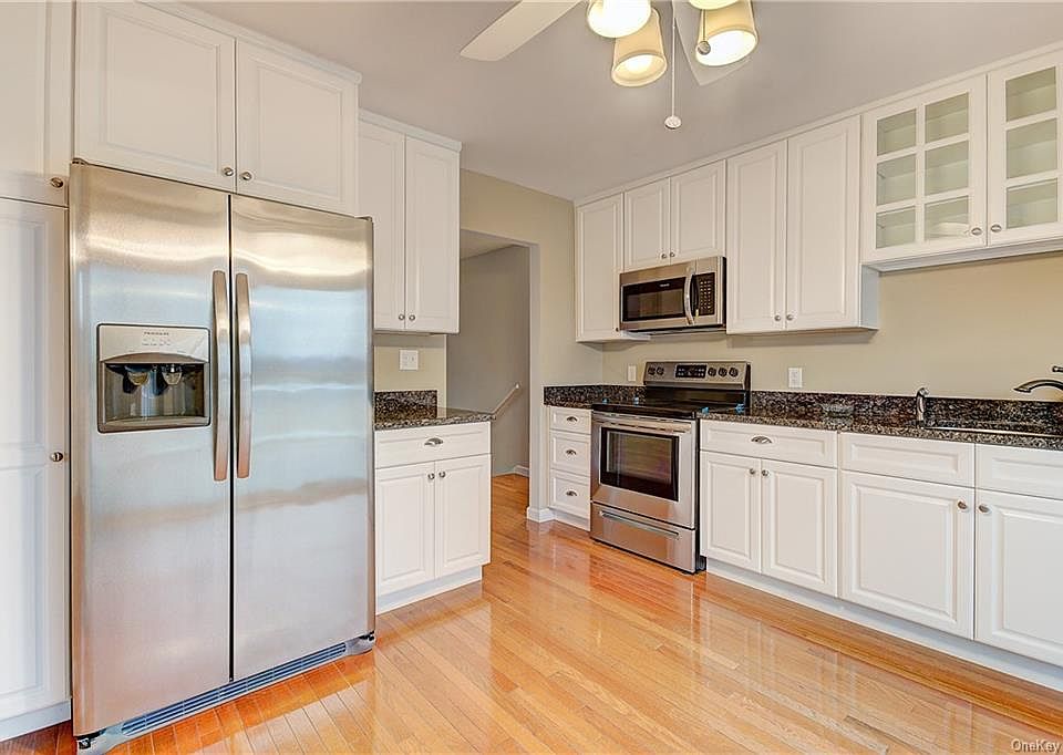 1st image of 12 Claire Dr