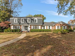 2 Pilgrims Point Rd, Greenville, SC 29615