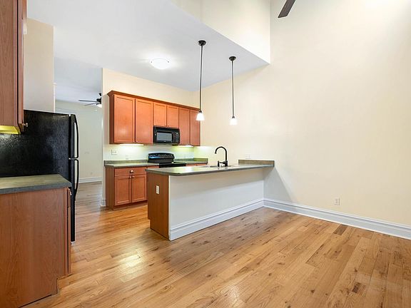 5th image of 3316 Salena St