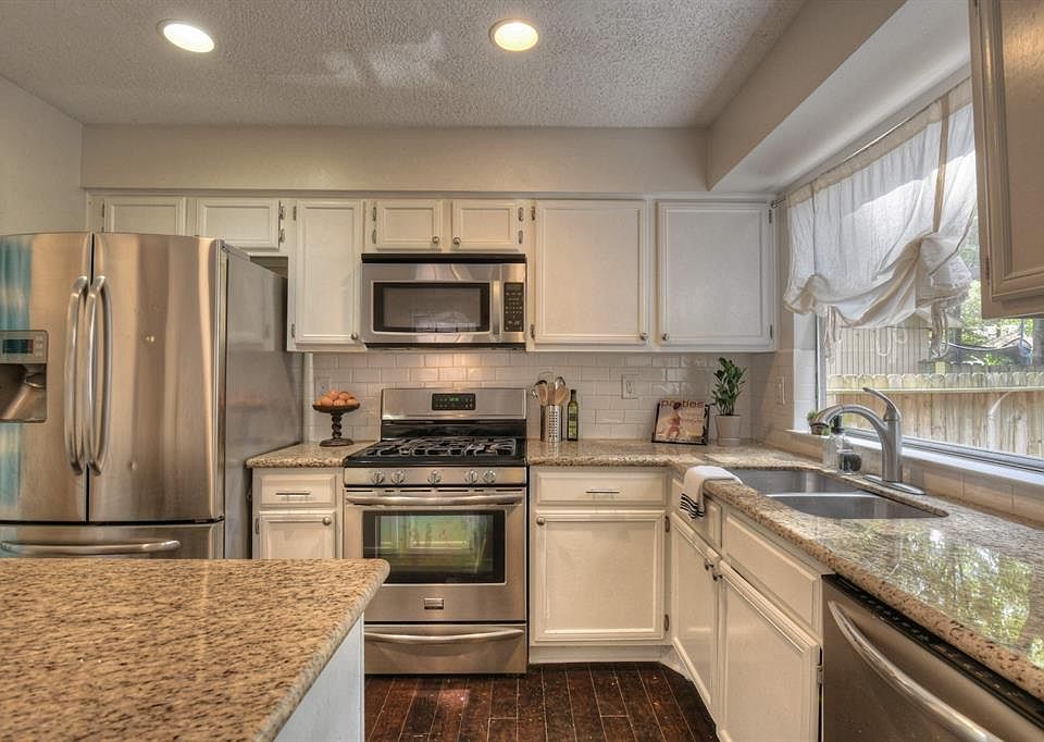 1st image of 107 N Woodstock Cir