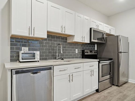3rd image of 1529 W Girard Ave #1H