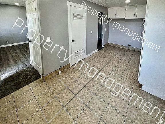 Washer/ Dryer hook ups