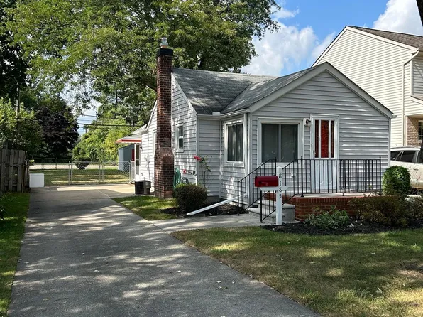 8185 Fenton St, Dearborn Heights, MI 48127