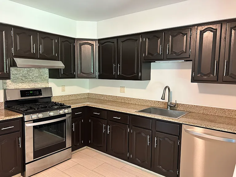 12 Wyndham Pl #12 — Photo 8