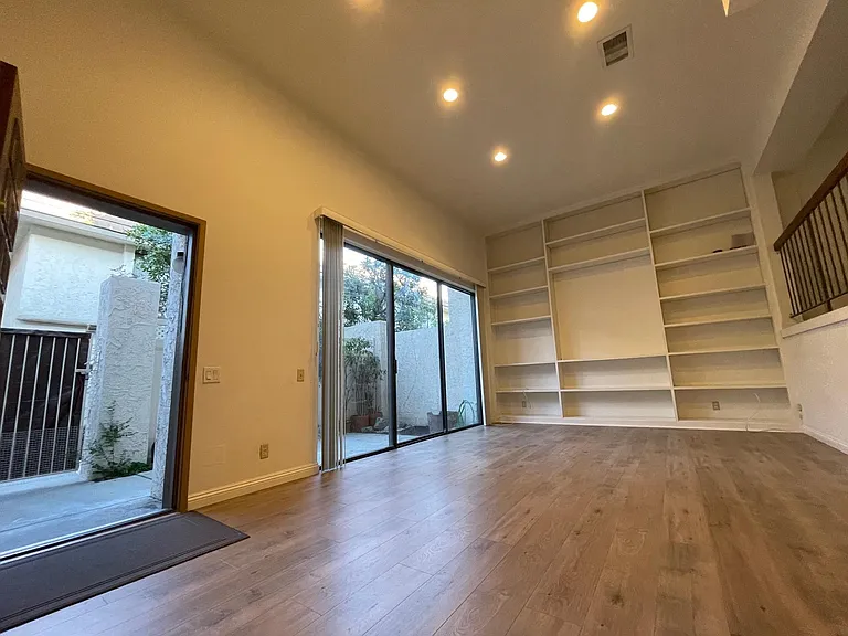 848 W Huntington Dr #40 — Photo 3