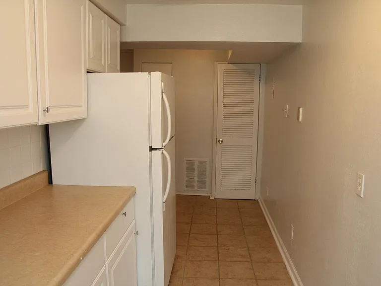 7574 Buckingham Dr #7 — Photo 12