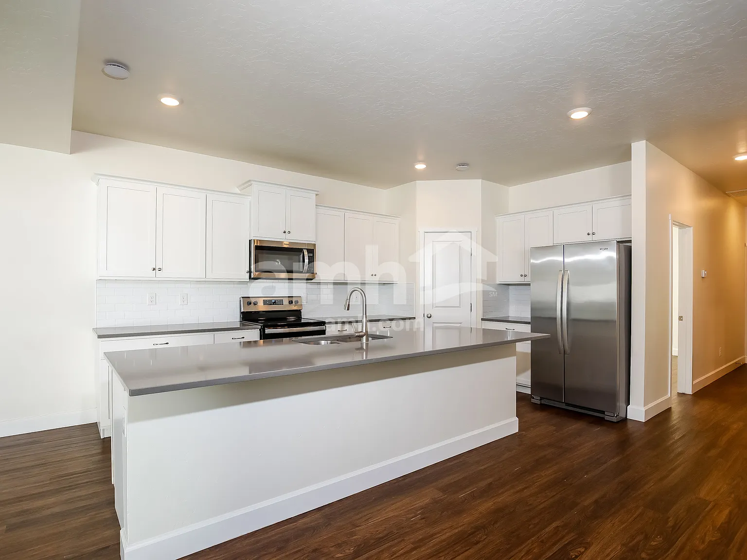 5 bed, 3.0 bath, 2468 sqft, $3,385 — Photo 3