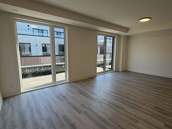 4th image of 252 Ellis Ave