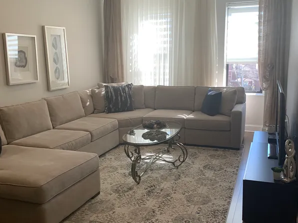 2425 Kings Highway image 1 of 10