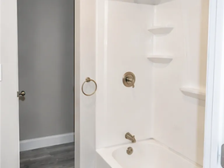 305 Linden Ln — Photo 15