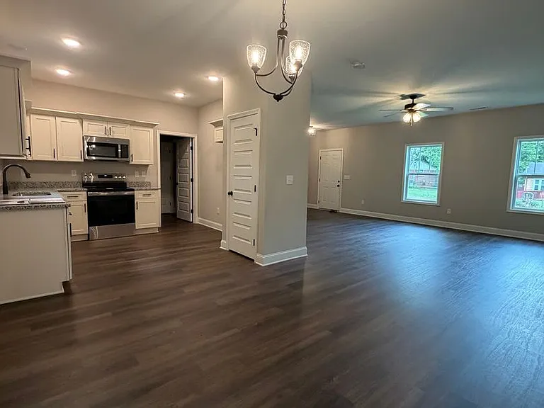 1711 Golf Club Ln — Photo 9