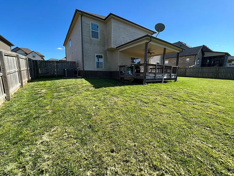 525 Larkspur Dr — Photo 32