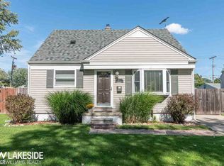 23521 Beverly St, Saint Clair Shores, MI 48082