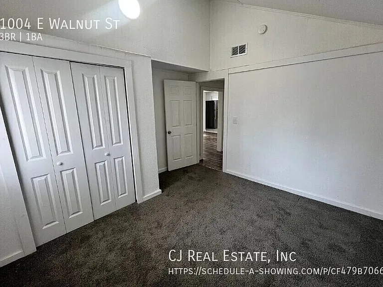 1004 E Walnut St — Photo 5