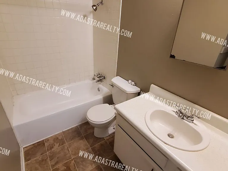 809 N Washington St — Photo 8