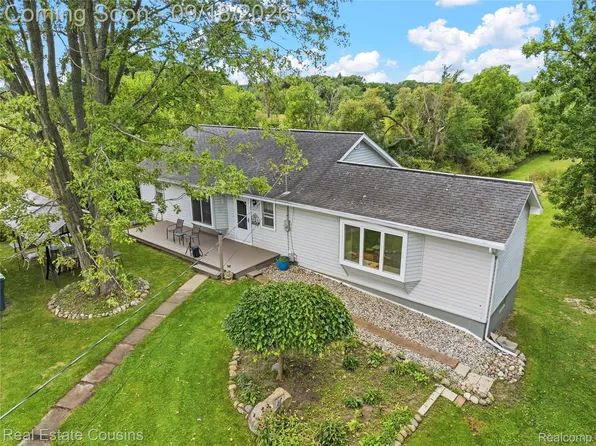 17300 Hickory Ridge Rd, Fenton, MI 48430