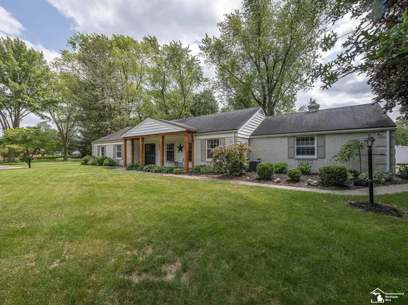 4121 Canterbury Dr, Lambertville, MI 48144