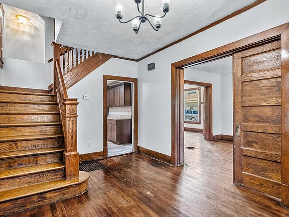 3rd image of 701 E Park Ave