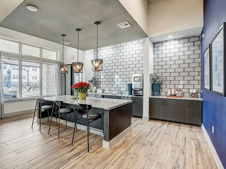 Skyview North Apartments — Photo 20