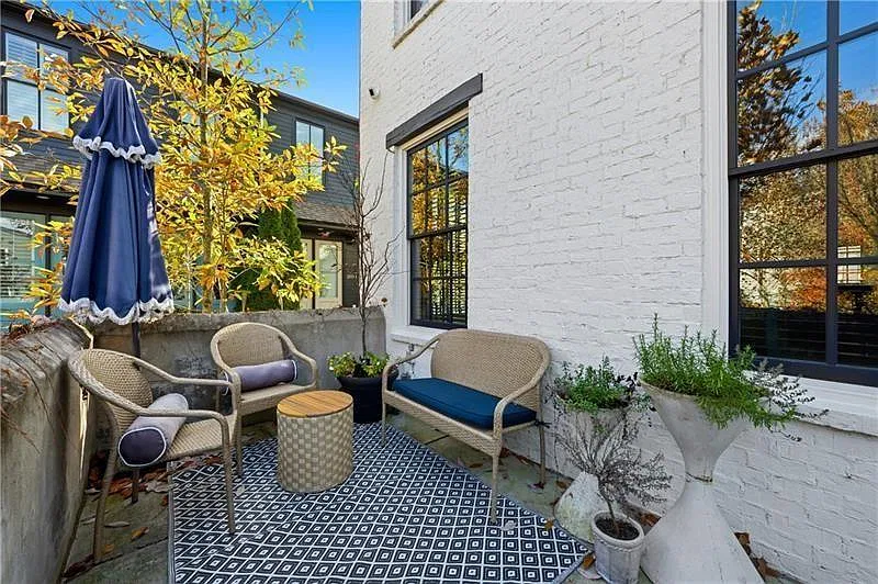 3 bed, 3.5 bath, 2421 sqft, $7,000 — Photo 4