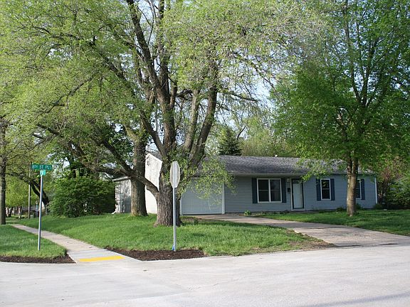 2nd image of 701 8th Street Pl SE