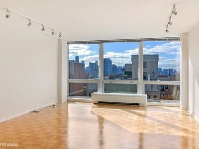 2400 N Lakeview Ave APT 2204, Chicago, IL, 60614