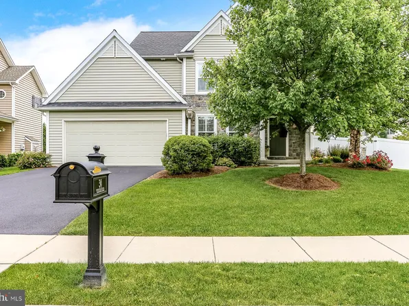 34 Chesterfield Dr, Palmyra, PA 17078