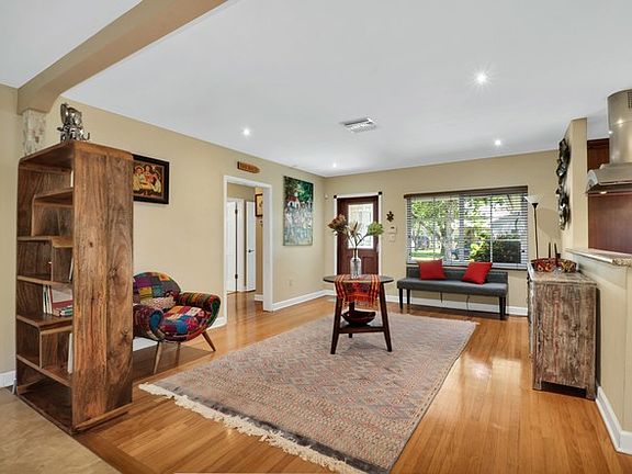 3rd image of 525 Loretto Ave