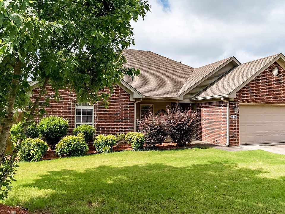 1st image of 1843 White Oak Cir
