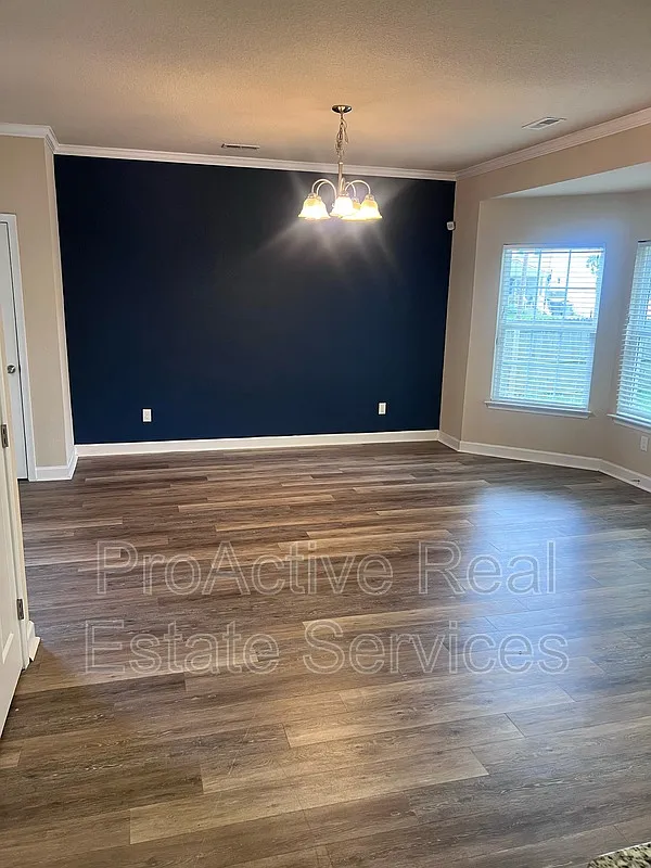 4 bed, 2.5 bath, 2200 sqft, $3,100 — Photo 4