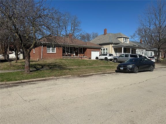 3rd image of 305 W Crawford St