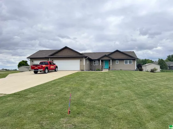 488 Hawkeye Ct, Newell, IA 50568