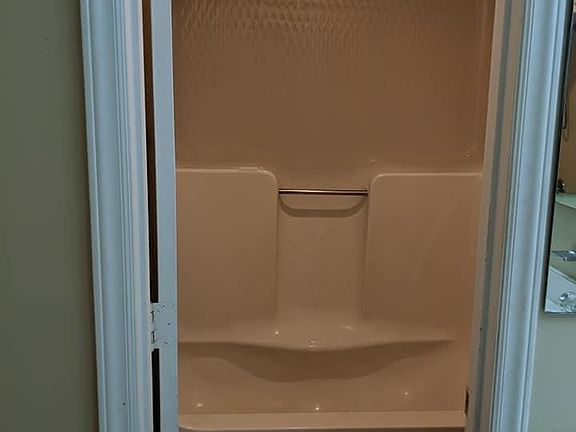 3rd image of 208 Thunderbird Cir APT D