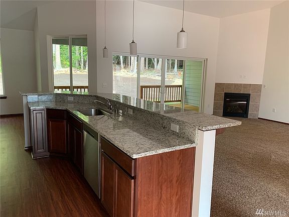 4th image of 396 Rainier Ln