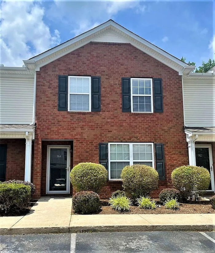 3 bed, 3.0 bath, 1380 sqft, $1,800 — Photo 1