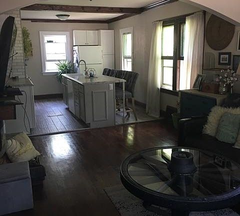 2nd image of 1123 East Ave S